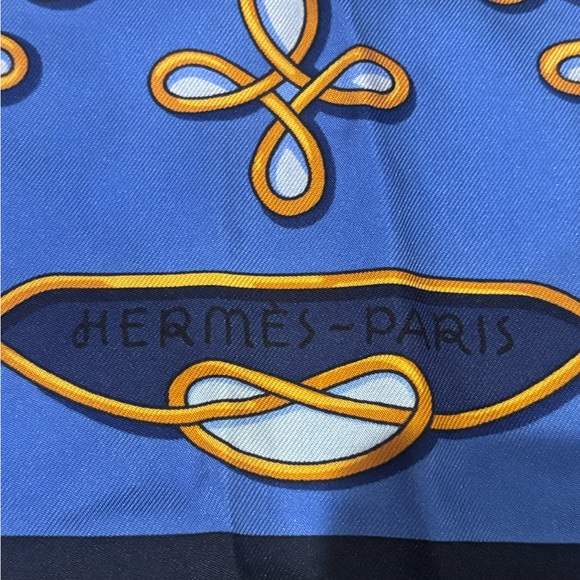 Hermes Carre 90 scarf - Picture 2 of 6